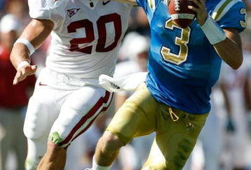 PASADENA, CA - OCTOBER 18:  Kevin Craft #3 of the UCLA Bruins runs away from Clinton Snyder #20 of the Stanford Cardinal during the first half on October 18, 2008 at the Rose Bowl in Pasadena, California.  (Photo by Harry How/Getty Images)