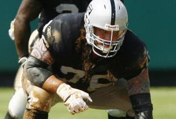 OAKLAND, CA - SEPTEMBER 9:  Guard Robert Gallery #76 of the Oakland Raiders in a three-point stance against the Detroit Lions at the McAfee Coliseum on September 9, 2007 in Oakland, California.  The Lions defeated the Raiders 36-21 (Photo by Kevin Terrell/Getty Images)