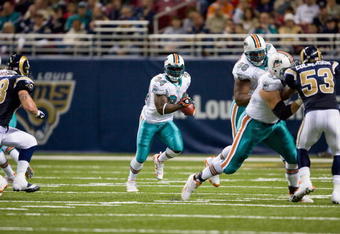 ST. LOUIS, MO - NOVEMBER 30:  Ricky Williams #34 of the Miami Dolphins runs against the St. Louis Rams at the Edward Jones Dome on November 30, 2008 in St. Louis, Missouri.  The Dolphins beat the Rams 16-12.  (Photo by Dilip Vishwanat/Getty Images)