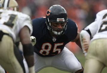 CHICAGO - DECEMBER 30:  John Gilmore #85 of the Chicago Bears blocks against the New Orleans Saints at Soldier Field on December 30, 2007 in Chicago, Illinois.  (Photo by Jonathan Daniel/Getty Images)