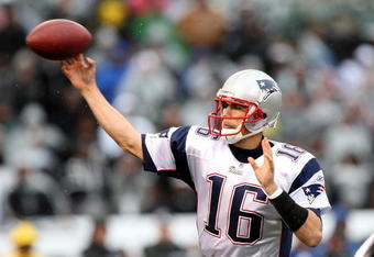 OAKLAND, CA - DECEMBER 14: Matt Cassel #16 of the New England Patriots passes against the Oakland Raiders during an NFL game on December 14, 2008 at the Oakland-Alameda County Coliseum in Oakland, California.  (Photo by Jed Jacobsohn/Getty Images)