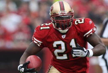 SAN FRANCISCO - DECEMBER 07:  Frank Gore #21 of the San Francisco 49ers runs against the New York Jets during an NFL game on December 7, 2008 at Candlestick Park in San Francisco, California.  (Photo by Jed Jacobsohn/Getty Images)