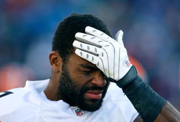 NASHVILLE, TN - DECEMBER 07:  Receiver Braylon Edwards #17 of the Cleveland Browns reacts in the final minutes of play during their 28-9 loss to the Tennessee Titans on December 7, 2008 at LP Field in Nashville, Tennessee.  (Photo by Kevin C. Cox/Getty Images)