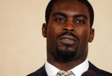 RICHMOND, VA - AUGUST 27:  Atlanta Falcons quarterback Michael Vick speaks to reporters at the Omni Richmond Hotel after agreeing to a guilty plea on charges stemming from his involvement in a dogfighting ring August 27, 2007, in Richmond, Virginia.  (Photo by Jonathan Ernst/Getty Images)