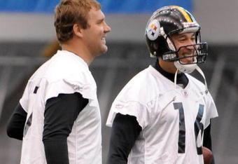 PITTSBURGH - MAY 01:  Ben Roethlisberger #7 of the Pittsburgh Steelers jokes with Charlie Batch #16 during rookie training at the Pittsburgh Steelers Practice Facility on May 1, 2009 in Pittsburgh, Pennsylvania.  (Photo by Joe Sargent/Getty Images)