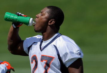 ENGLEWOOD, CO - MAY 03:  First round draft pick running back Knowshon Moreno #27 of Denver Broncos takes a drink as he participates in practice at minicamp at the Broncos training facility on May 3, 2009 in Englewood, Colorado.  (Photo by Doug Pensinger/Getty Images)