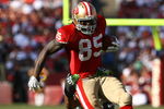SAN FRANCISCO - OCTOBER 26:  Tight end Vernon Davis #85 of the San Francisco 49ers carries the ball in the third quarter against the Seattle Seahawks at Candlestick Park on October 26, 2008 in San Francisco, California. The Seahawks defeated the 49ers 34-13.  (Photo by Jeff Gross/Getty Images)