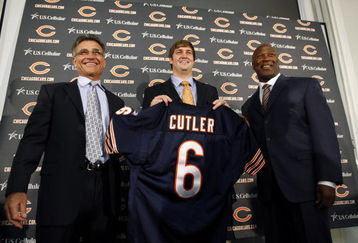 LAKE FOREST, IL - APRIL 3:  Chicago Bears general manager Jerry Angelo, quarterback Jay Cutler and head coach Lovie Smith are all smiles after introducing Cutler as their new quarterback during a press conference on April 3, 2009 at Halas Hall in Lake Forest, Illinois. (Photo by Jim Prisching/Getty Images)