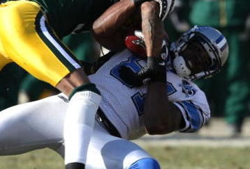 GREEN BAY, WI - DECEMBER 28:  Al Harris #31 of the Green Bay Packers brings down Calvin Johnson #81 of the Detroit Lions on December 28, 2008 at Lambeau Field in Green Bay, Wisconsin. The Packers defeated the Lions 31-21. (Photo by Jonathan Daniel/Getty Images)