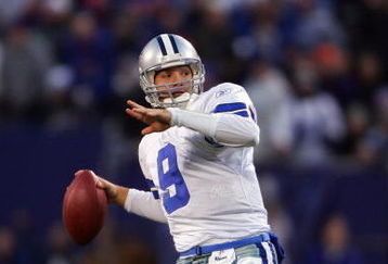 EAST RUTHERFORD, NJ - DECEMBER 03:  Tony Romo #9 of the Dallas Cowboys passes against the New York Giants at Giants Stadium on December 3, 2006 in East Rutherford, New Jersey.  (Photo by Chris McGrath/Getty Images)