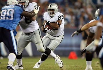 NASHVILLE, TN - AUGUST 15: Michael Bush #29 of the Oakland Raiders runs with the ball during the NFL pre-season game against the Tennessee Titans at LP Field August 15, 2008 in Nashville, Tennessee.  (Photo by Andy Lyons/Getty Images)