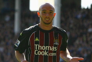 LIVERPOOL, UNITED KINGDOM - APRIL 25:  Stephen Ireland of Manchester City celebrates after scoring the second goal during the Barclays Premier League match between Everton and Manchester City at Goodison Park on April 25, 2009 in Everton, England.  (Photo by Alex Livesey/Getty Images)