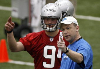 ALLEN PARK, MI - MAY 01:  Offensive coordinator Scott Linehan of the Detroit Lions talks with Matthew Stafford #9 during rookie orientation camp at the Detroit Lions Headquarters and Training Facility on May 1, 2009 in Allen Park, Michigan.  (Photo by Gregory Shamus/Getty Images)