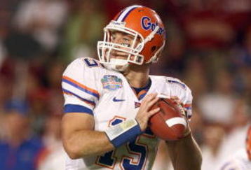 MIAMI - JANUARY 08:  Tim Tebow #15 of the Florida Gators looks to pass the ball during the FedEx BCS National Championship Game against the Oklahoma Sooners at Dolphin Stadium on January 8, 2009 in Miami, Florida.  (Photo by Donald Miralle/Getty Images)