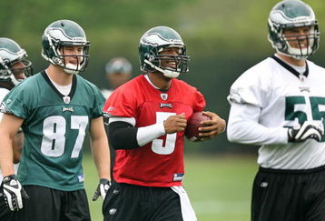 PHILADELPHIA - MAY 1: Quarterback Donovan McNabb #5 of the Philadelphia Eagles practices during minicamp at the NovaCare Complex on May 1, 2009 in Philadelphia, Pennsylvania. (Photo by Hunter Martin/Getty Images)