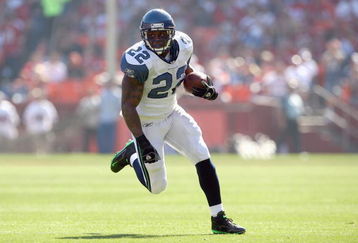 SAN FRANCISCO - OCTOBER 26:  Julius Jones #22of the Seattle Seahawks carries the ball during the game against the San Francisco 49ers at Candlestick Park on October 26, 2008 in San Francisco, California. (Photo by: Jeff Gross/Getty Images)