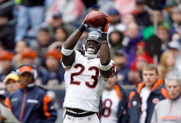 HOUSTON - DECEMBER 28:  Devin Hester #23 of the Chicago Bears makes a catch against the Houston Texans during the first half at the Reliant Stadium on December 28, 2008 in Houston, Texas.  The Texans won 31-24.  (Photo by Harry How/Getty Images)