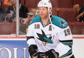 ANAHEIM, CA - APRIL 21:  Joe Thornton #19 of the San Jose Sharks warms up against the Anaheim Ducks during Game Three of the Western Conference Quarterfinal Round of the 2009 Stanley Cup Playoffs at Honda Center on April 21, 2009 in Anaheim, California. (Photo by Harry How/Getty Images)