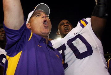 AUBURN, AL - SEPTEMBER 20: Head coach Les Miles and tackle Ciron Black #70 of the LSU Tigers celebrate after defeating the Auburn Tigers at Jordan-Hare Stadium on September 20, 2008 in Auburn, Alabama. (Photo by Doug Benc/Getty Images)