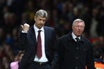MANCHESTER, UNITED KINGDOM - APRIL 29:   Arsenal Manager Arsene Wenger gestures as he walks off with Manchester United Manager Sir Alex Ferguson at the end of the UEFA Champions League Semi Final First Leg match between Manchester United and Arsenal at Old Trafford on April 29, 2009 in Manchester, England. (Photo by Clive Brunskill/Getty Images)