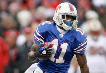 ORCHARD PARK, NY - NOVEMBER 30: Roscoe Parrish #11 of the Buffalo Bills returns a punt against the San Francisco 49ers  on November 30, 2008 at Ralph Wilson Stadium in Orchard Park, New York. The 49ers won10-3.  (Photo by Rick Stewart/Getty Images)
