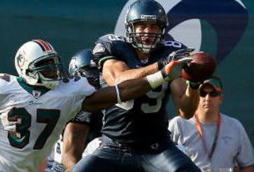 MIAMI - NOVEMBER 09:  Safety Yeremiah Bell #37 of the Miami Dolphins knocks the ball away from tight end John Carlson #89 of the Seattle Seahawks on a failed two-point conversion at Dolphin Stadium on November 9, 2008 in Miami, Florida. The Dolphins defeated the Seahawks 21-19.  (Photo by Doug Benc/Getty Images)