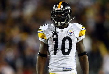 TAMPA, FL - FEBRUARY 01:  Wide receiver Santonio Holmes #10 of the Pittsburgh Steelers looks on against the Arizona Cardinals during Super Bowl XLIII on February 1, 2009 at Raymond James Stadium in Tampa, Florida.  (Photo by Chris McGrath/Getty Images)