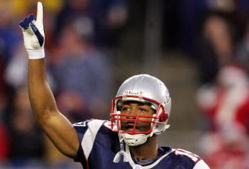 FOXBORO, MA - DECEMBER 23:  Kelley Washington #15 of the New England Patriots tries to fire up the crowd at the start of the game against the Miami Dolphins at Gillette Stadium on December 23, 2007 in Foxboro, Massachusetts.  (Photo by Jim McIsaac/Getty Images)