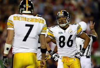 TAMPA, FL - FEBRUARY 01:  Wide receiver Hines Ward #86 of of the Pittsburgh Steelers looks towards quarterback Ben Roethlisberger #7 against the Arizona Cardinals during Super Bowl XLIII on February 1, 2009 at Raymond James Stadium in Tampa, Florida.  (Photo by Jamie Squire/Getty Images)