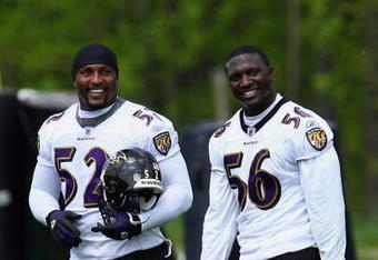OWINGS MILLS, MARYLAND - MAY 8: Linebackers Ray Lewis #52 and Tavares Gooden #56 of the Baltimore Ravens seen during minicamp at the practice facility on May 8, 2009 in Owings Mills, Maryland. (Photo by Ned Dishman/Getty Images)