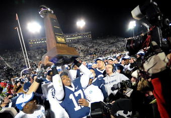 STATE COLLEGE, PA - NOVEMBER 22:  Darryl Clark #17 of the Penn State Nittany Lions raises the Big Ten Conference Championship Trophy after the game against the Michigan State Spartans on November 22, 2008 at Beaver Stadium in State College, Pennsylvania. Penn State won the game 49-18.  (Photo by Joe Sargent/Getty Images)