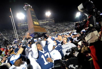STATE COLLEGE, PA - NOVEMBER 22:  Darryl Clark #17 of the Penn State Nittany Lions raises the Big Ten Conference Championship Trophy after the game against the Michigan State Spartans on November 22, 2008 at Beaver Stadium in State College, Pennsylvania. Penn State won the game 49-18.  (Photo by Joe Sargent/Getty Images)