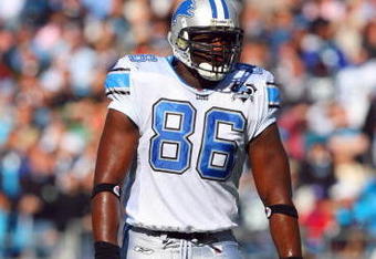 CHARLOTTE, NC - NOVEMBER 16:  Michael Gaines #86 of the Detroit Lions lines up in position during their NFL game against the Carolina Panthers at Bank of America Stadium on November 16, 2008  in Charlotte, North Carolina. The Panthers defeated the Lions 31-22. (Photo by Streeter Lecka/Getty Images)
