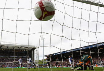BLACKBURN, ENGLAND - MAY 09:  Benni McCarthy of Blackburn Rovers scores the second goal from the penalty spot during the Barclays Premier League match between Blackburn Rovers and Portsmouth at Ewood Park on May 9, 2009 in Blackburn, England.  (Photo by Alex Livesey/Getty Images)
