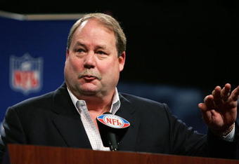 DETROIT - FEBRUARY 03:  Head coach Mike Holmgren of the Seattle Seahawks speaks to the media during a press conference on February 3, 2006 at the Renaissance Center in Detroit, Michigan.  (Photo by Jonathan Daniel/Getty Images)