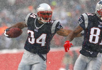 FOXBORO, MA - DECEMBER 21: Randy Moss #81 blocks for teammate Sammy Morris #34 of the New England Patriot against the Arizona Cardinals at Gillette Stadium on December 21, 2008 in Foxboro, Massachusetts. The Patriots won 47-7. (Photo by Jim Rogash/Getty Images)