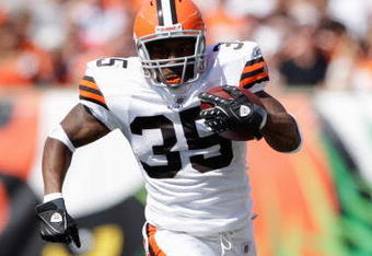 CINCINNATI - SEPTEMBER 28:  Jerome Harrison #35 of the Cleveland Browns carries the ball during the game against the Cincinnati Bengals on September 28, 2008 at Paul Brown Stadium in Cincinnati, Ohio. (Photo by Andy Lyons/Getty Images)