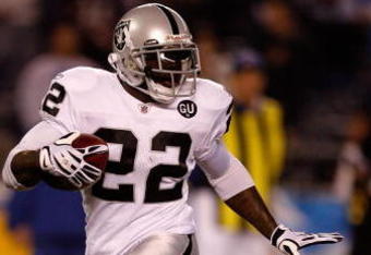 SAN DIEGO - DECEMBER 04:  Justin Miller #22 of the Oakland Raiders returns the ball during a kick off against the San Diego Chargers on December 4, 2008 at Qualcomm Stadium in San Diego, California.  (Photo by Harry How/Getty Images)