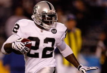 SAN DIEGO - DECEMBER 04:  Justin Miller #22 of the Oakland Raiders returns the ball during a kick off against the San Diego Chargers on December 4, 2008 at Qualcomm Stadium in San Diego, California.  (Photo by Harry How/Getty Images)