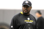 PITTSBURGH - MAY 01:  Head coach Mike Tomlin of the Pittsburgh Steelers watches practice during rookie training camp at the Pittsburgh Steelers Practice Facility on May 1, 2009 in Pittsburgh, Pennsylvania.  (Photo by Joe Sargent/Getty Images)