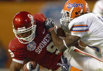 MIAMI - JANUARY 08:  Juaquin Iglesias #9 of the Oklahoma Sooners carries the ball against Ahmed Black #35 and Will Hill #10 of the Florida Gators during the FedEx BCS National Championship Game at Dolphin Stadium on January 8, 2009 in Miami, Florida.  (Photo by Donald Miralle/Getty Images)