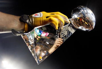 TAMPA, FL - FEBRUARY 01:  Players from the Pittsburgh Steelers celebrate with the Vince Lombardi trophy after their 27-23 win against the Arizona Cardinals during Super Bowl XLIII on February 1, 2009 at Raymond James Stadium in Tampa, Florida.  (Photo by Jamie Squire/Getty Images)