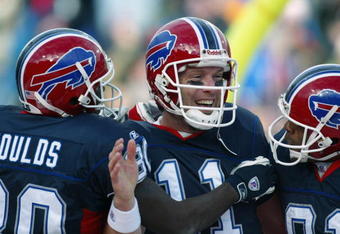 ORCHARD PARK, NY - DECEMBER 29:  Drew Bledsoe #11 of the Buffalo Bills celebates scoring a touchdown with teammates Eric Moulds #80 and Peerless Price #81 against the Cincinnati Bengals at Ralph Wilson Stadium on December 29, 2002 in Orchard Park, New York. The Bills defeated the Bengals 27-9. (Photo by Rick Stewart/Getty Images)