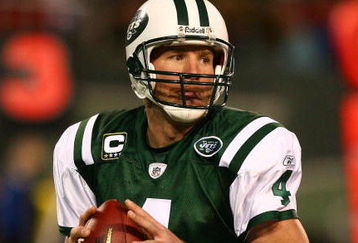 EAST RUTHERFORD, NJ - DECEMBER 28:  Brett Favre #4 of The New York Jets looks to pass against The Miami Dolphins during their game on December 28, 2008 at Giants Stadium in East Rutherford, New Jersey.  (Photo by Al Bello/Getty Images)