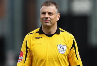 LONDON, ENGLAND- MAY 09: Referee Mark Halsey looks on during the Barclays Premier League match between Fulham and Aston Villa at Craven Cottage on May 9, 2009 in London, England. (Photo by Bryn Lennon/Getty Images)