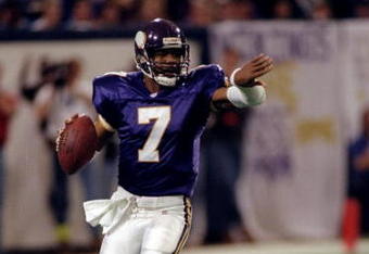 22 Nov 1998:  Quarterback Randall Cunningham #7 of the Minnesota Vikings in action during the game against the Green Bay Packers at the HHH Metrodome in Minneapolis, Minnesota. The Vikings defeated the Packers 28-14. Mandatory Credit: Jonathan Daniel  /Allsport