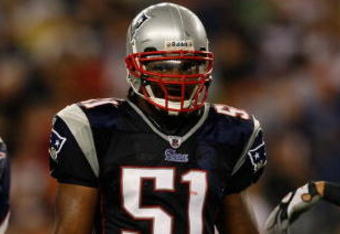 FOXBORO, MA - AUGUST 22: John Lynch #47, Jerod Mayo #51, and Tedy Bruschi #54 of the New England Patriots take a breather against the Philadelphia Eagles during preseason action at Gillette Stadium on August 22, 2008 in Foxboro, Massachusetts. (Photo by Jim Rogash/Getty Images)
