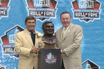 CANTON, OH - AUGUST 3:  Pro Football Hall of Fame inductee Hank Stram (L) poses with his bust and his presenter and fellow Hall of Famer Len Dawson during the 2003 NFL Hall of Fame Induction ceremony on August 3, 2003 in Canton, Ohio.  (Photo by David Maxwell/Getty Images)
