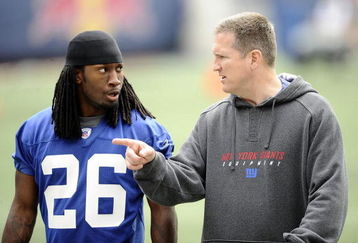 EAST RUTHERFORD, NJ - MAY 09:  Defensive coordinator Bill Sheridan and DeAndre Wright #26 of the New York Giants work out at rookie camp on May 9, 2009 in East Rutherford, New Jersey.  (Photo by Jeff Zelevansky/Getty Images)
