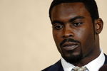 RICHMOND, VA - AUGUST 27:  Atlanta Falcons quarterback Michael Vick makes a statement to reporters at the Omni Richmond Hotel after agreeing to a guilty plea on charges stemming from his involvement in a dogfighting ring August 27, 2007, in Richmond, Virginia.  (Photo by Jonathan Ernst/Getty Images)